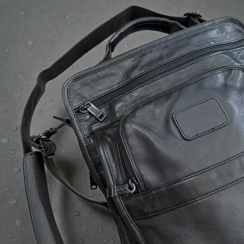 Vintage TUMI Black Leather Vertical Laptop Brief Messenger Bag Shoulder Strap